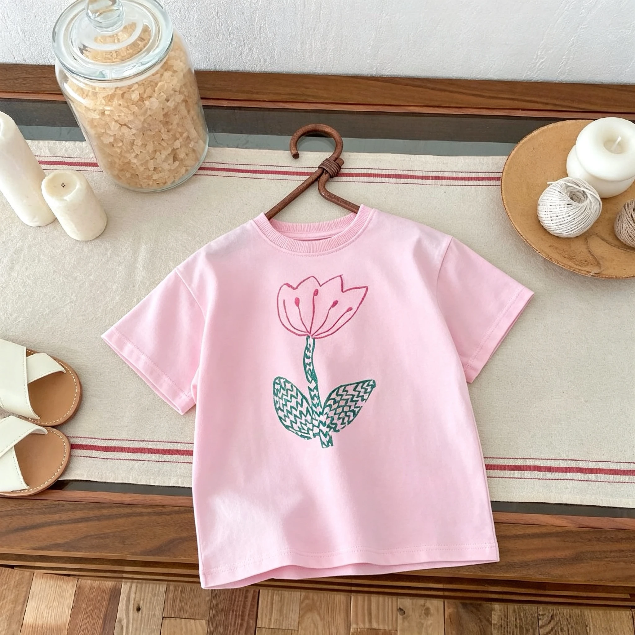 Kinderbekleidung T-Shirt mit Erdbeer-Muster Mädchen T-Shirt 2026 Neue Sommerkleidung Mode Lässige Kurzarm-T-Shirts Tops Rundhalsausschnitt