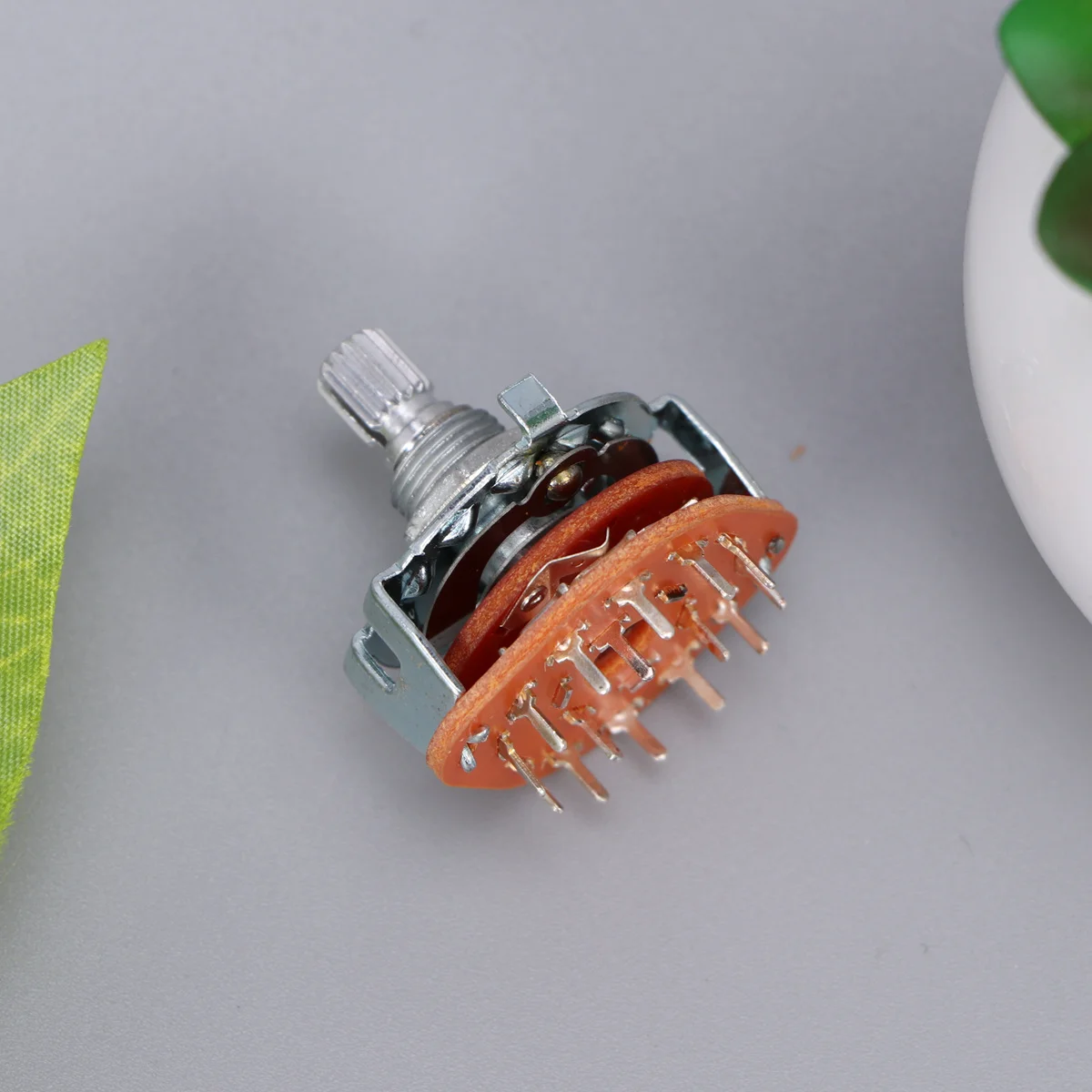 

Guitar Rotary Selector 3p4t 3-Pole 4-Position Switch for Electric Guitar Durable Easy to Use Replacement Rotary 3p4t