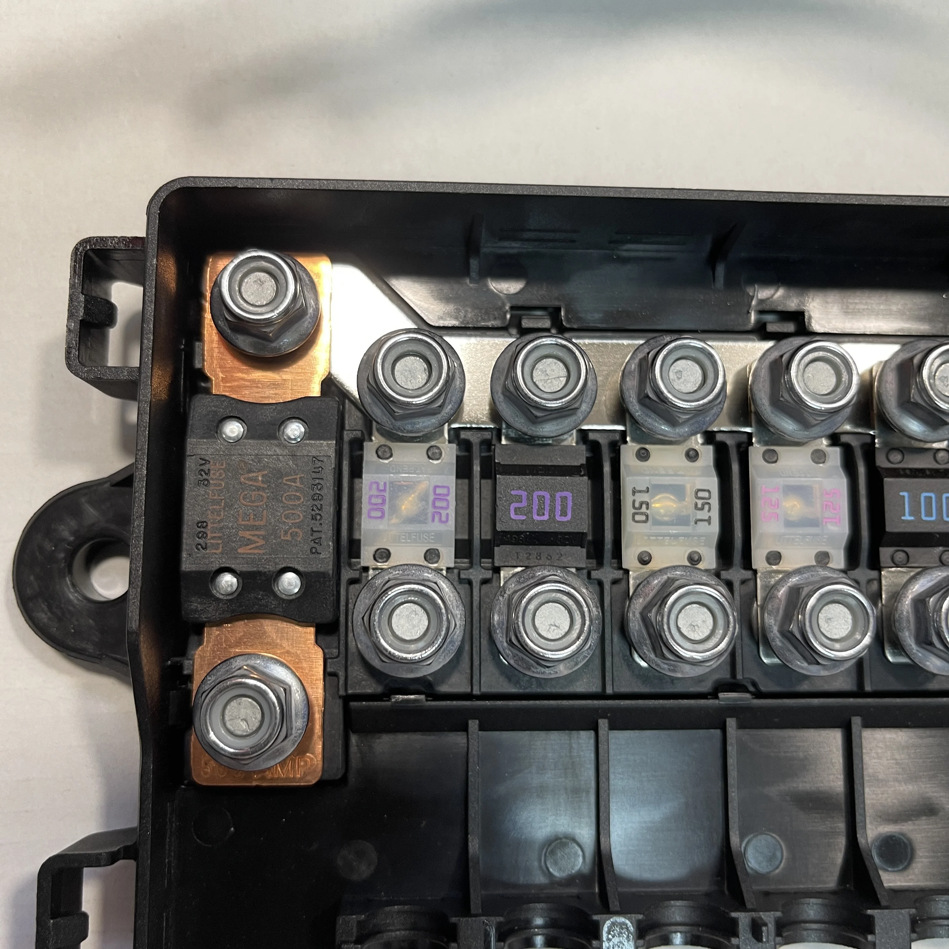 Off-road vehicle multi-way fuse box high-power integrated junction box audio spotlight junction post battery branch 7-way 5-way