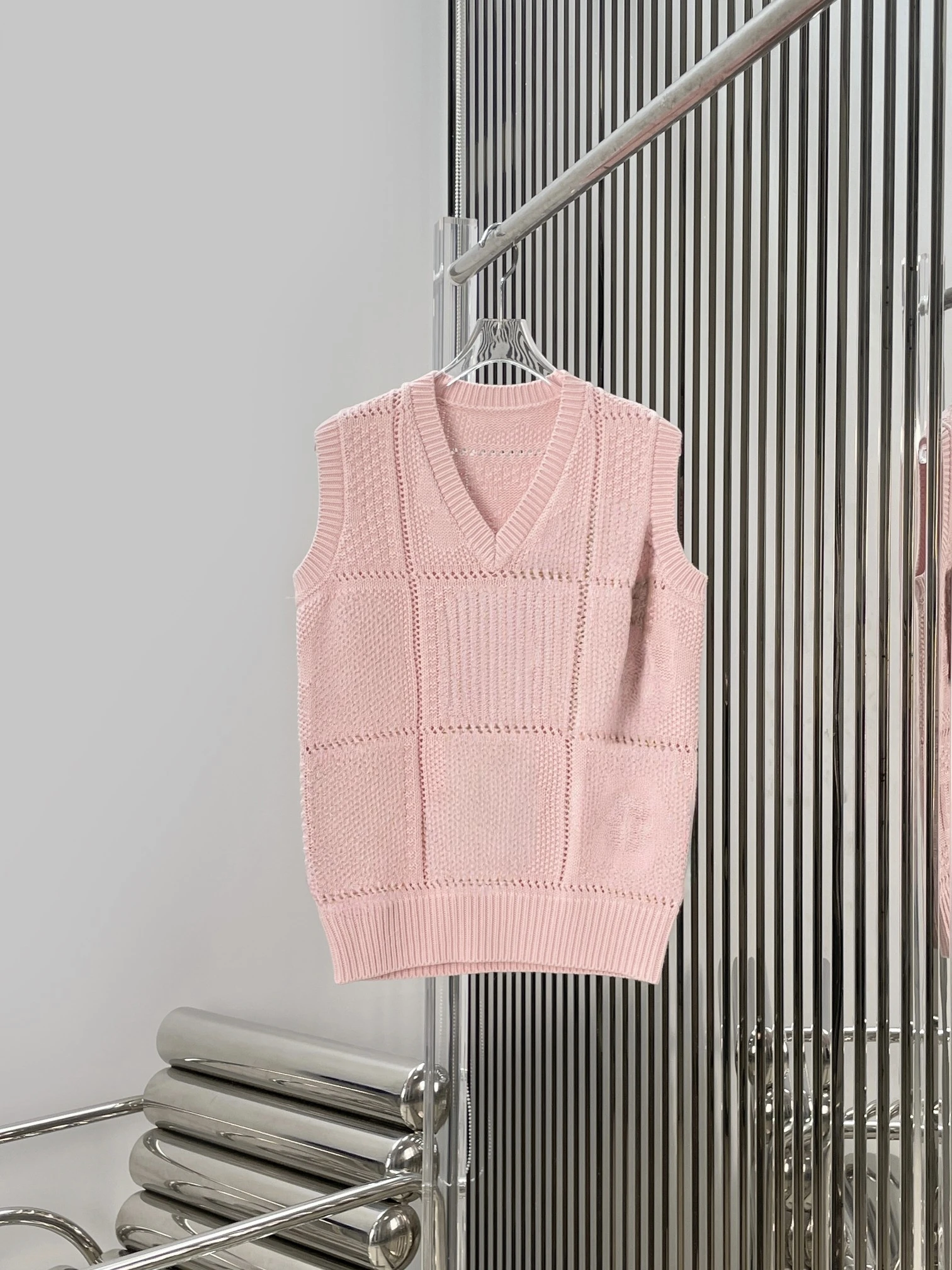 

Sweet Style Women's Knitted Pink Vest Hollow V-neck Hollow out Sweater Slimming Color Block 3D Fluffy Logo Design Top
