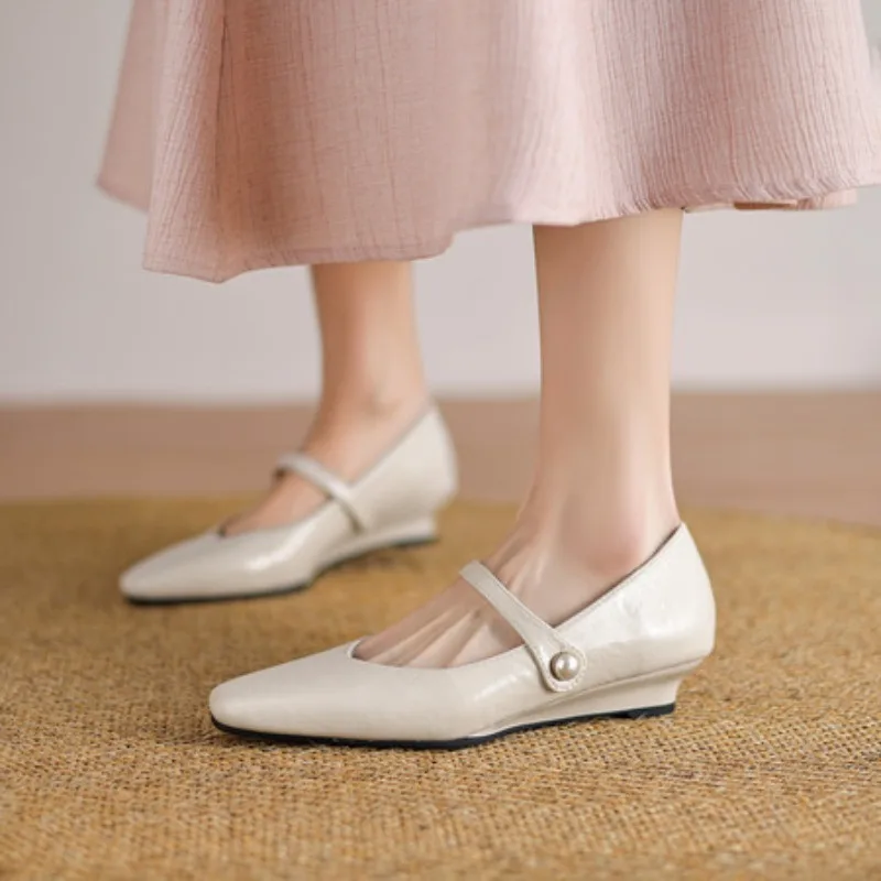 

2025 женские туфли-лодочки Мэри Джейн без шнуровки с металлической пряжкой и круглым носком, элегантные женские туфли на каблуке 3 см, тонкие повседневные модельные туфли для женщин