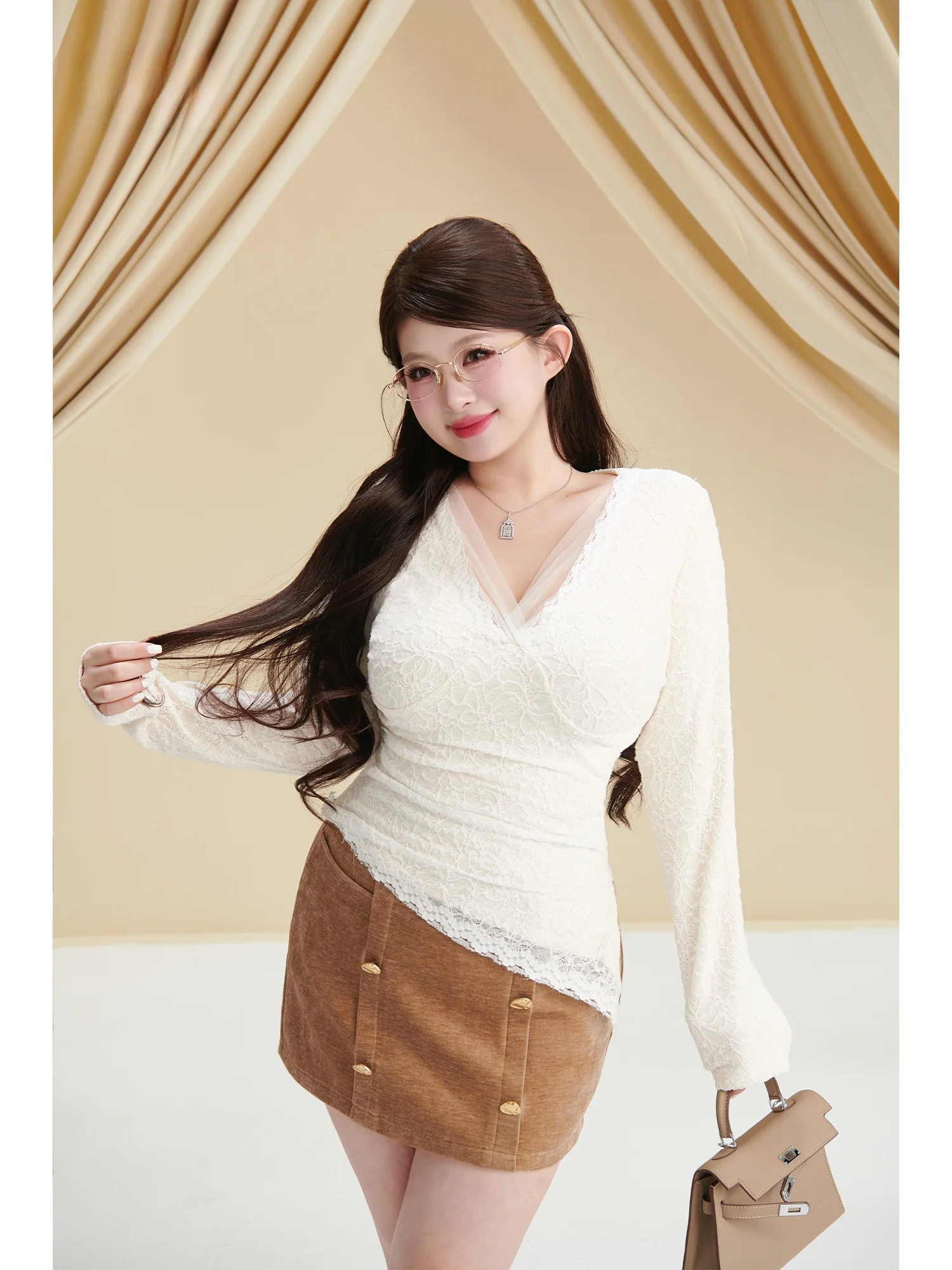 

Женская футболка с высоким эластичным кружевным воротником, корейский стиль, облегающая, с длинным рукавом, V-образным вырезом, белая, кружевная, для повседневной носки