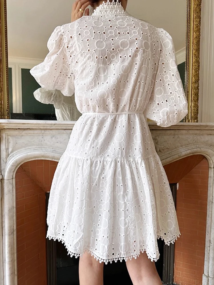 Clothland-vestido camisero de encaje para mujer, fajas de manga larga, blanco, negro, calado, ropa informal de oficina de una pieza, Mini vestidos QE212