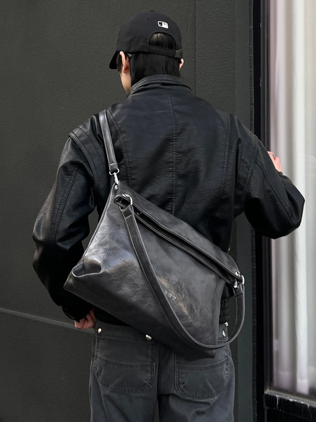 NIN Design Large Capacity Shoulder Crossbody Bag Unisex Street Style Retro PU Leather Backpack Casual Vertical Square Shape