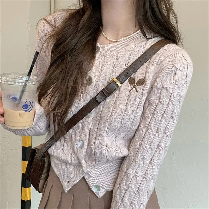 Autumn New Embroidered Long-Sleeved Sweater Short Coat Women Round Neck Twist Full Sleeve Knitted Cardigan Vintage Jumper T632