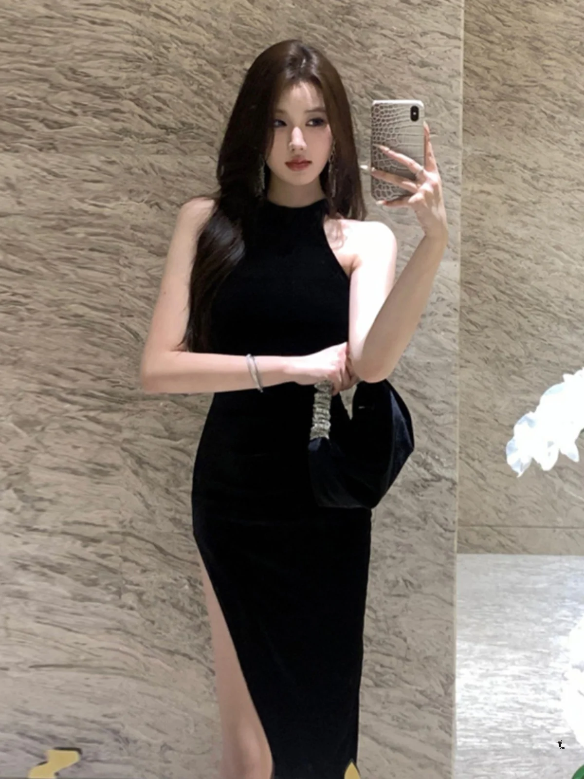 فستان مخمل ميني ضيق وجذاب أسود بدون أكمام مع شق جانبي وخصر مرتفع وتنورة على شكل A للشابات، موضة ربيع وخريف #3