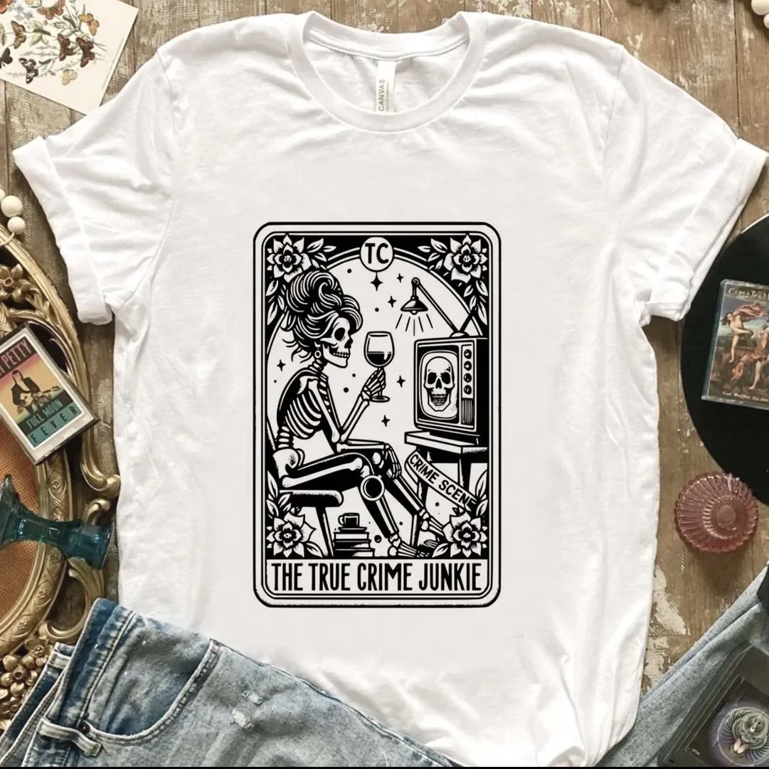 True Crime Enthusiast Tarot Card Print T-Shirt, Harajuku Style Graphic Tee Women's Fashionable Athletic Short-Sleeve T-Shirt Top
