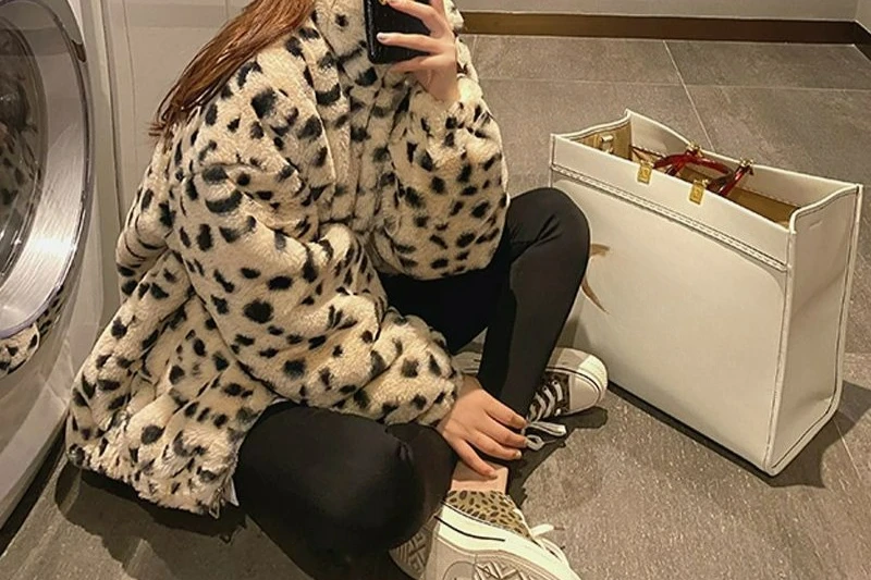 Nowy płaszcz damski na jesień i zimę 2025, pluszowy, uniwersalny, futrzany, casualowy, modny.