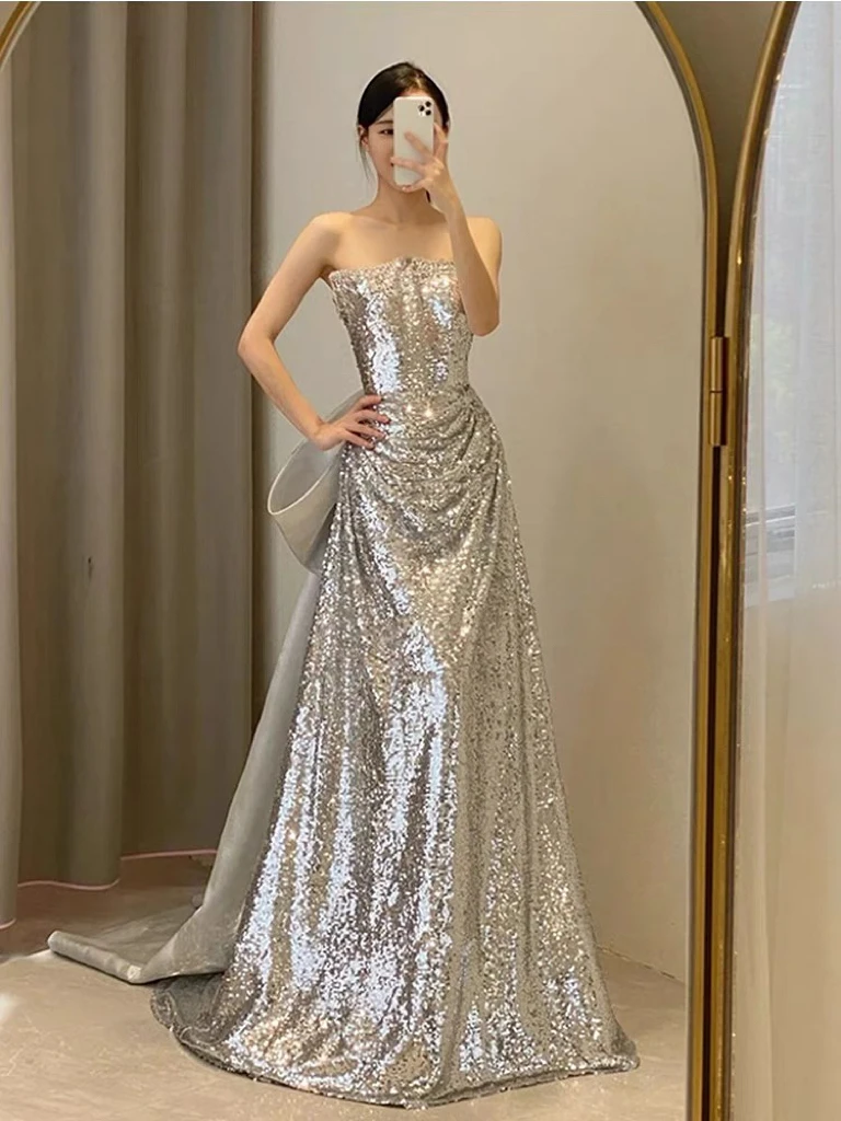 

Silver Simple Bridesmaid Dresses Strapless Bow Trailing Sleeveless Shiny Sequins Long Wedding Beach Party Bride Prom Gowns 2023