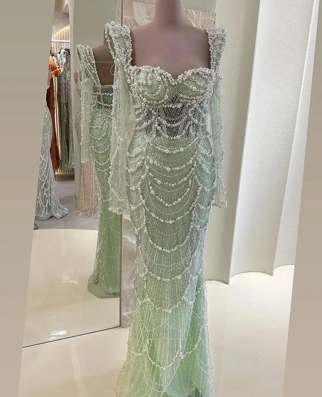 

Вечерние платья Жемчужные аксессуары Платья русалки Элегантное светло-зеленое длинное платье с бретелями и длинными рукавами Платье на день рождения