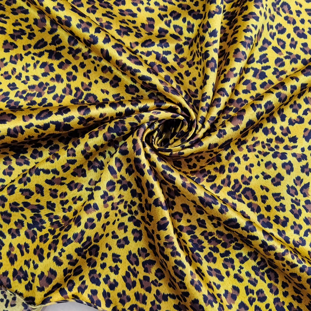 1 Meter x 1,48 Meter Afrika-Leopardenmuster Satinstoff für Schals, Kleider, Pyjamas und Futter – Detail 31