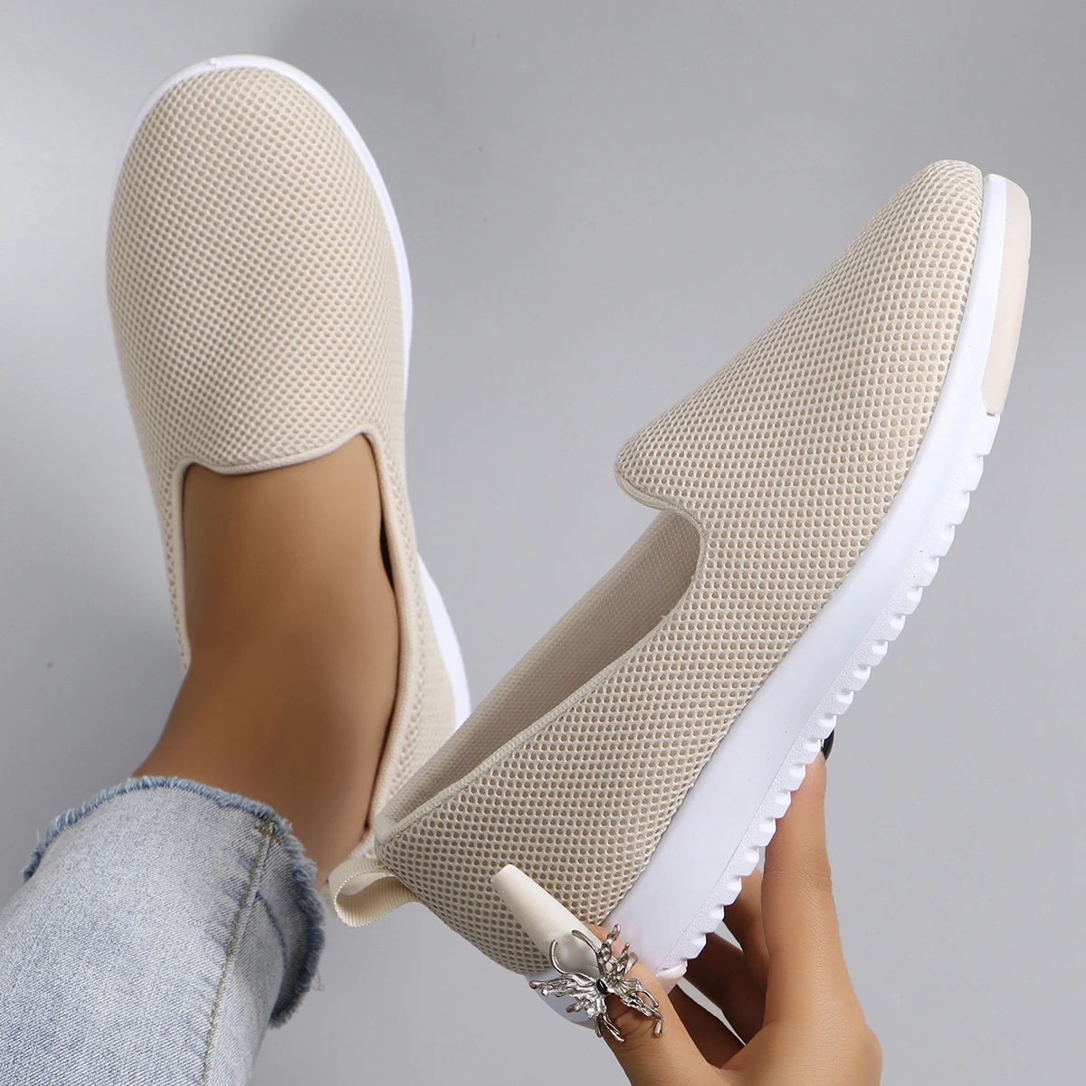 Spring new women\'s sports shoes, fashionable, breathable, lightweight, non-slip, wear-resistant, casual sports shoes, flat shoes