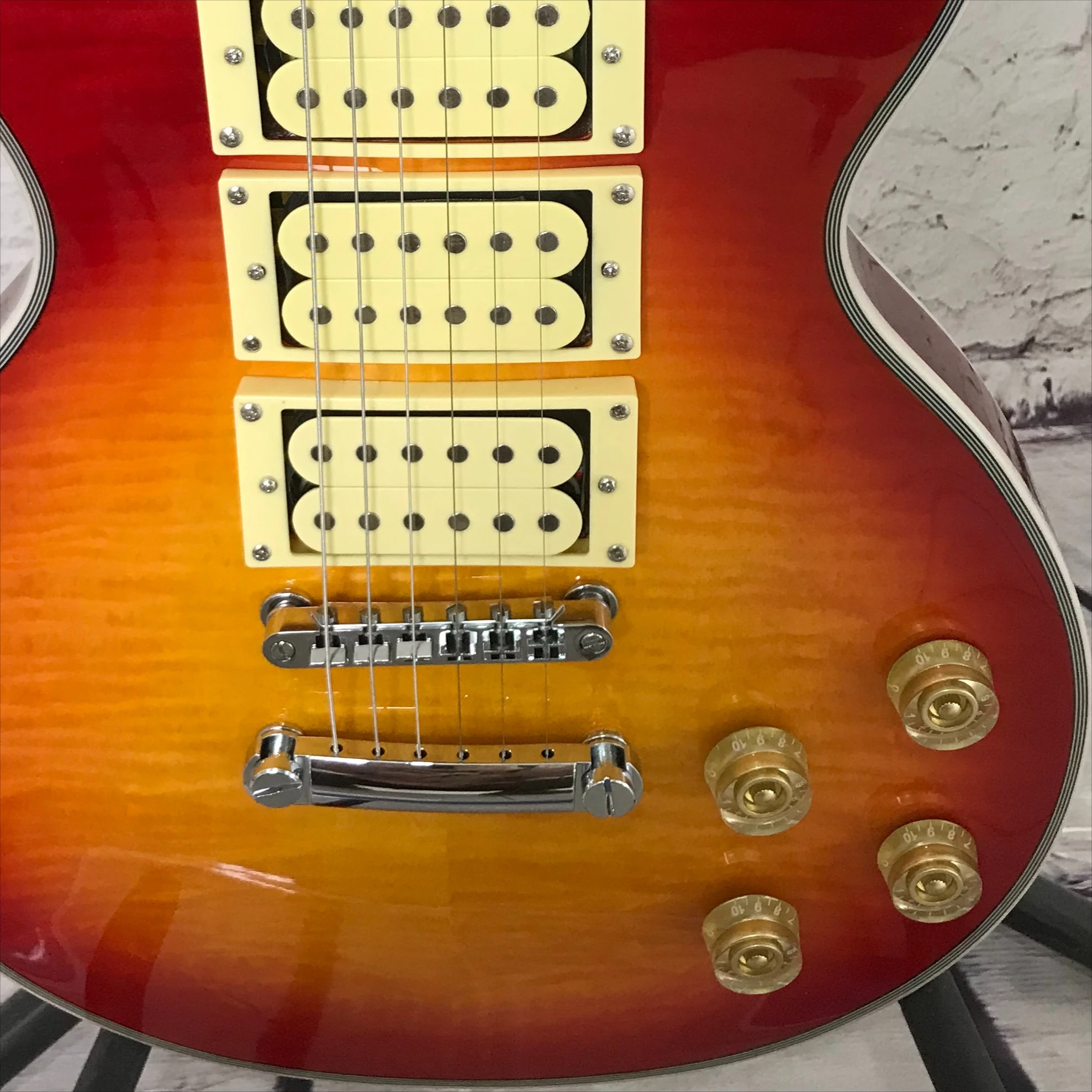 HHH Pickups Cherry Sunburst Colour LP00S Single Cutaway Elec