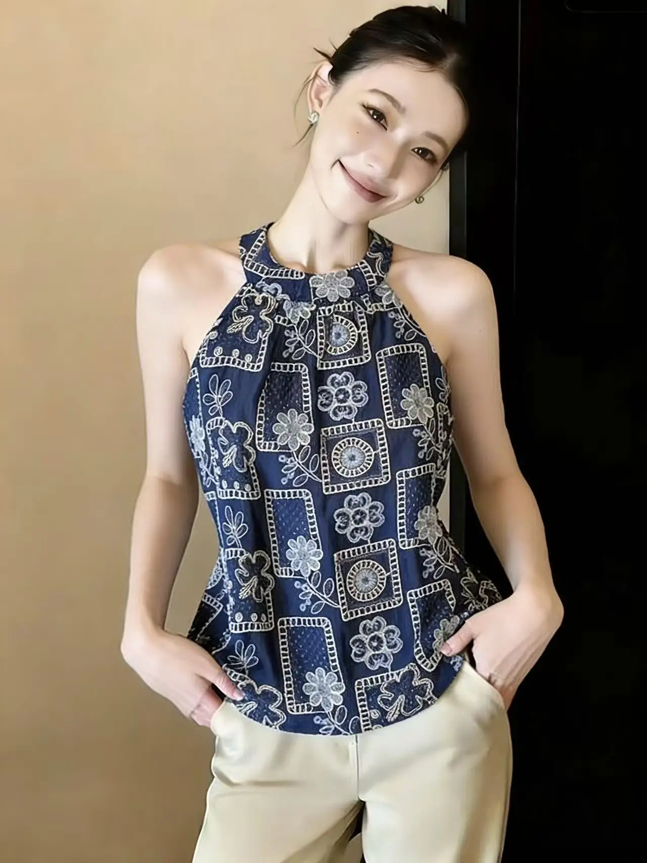 

Retro Style Women's Embroidered Neck Hanging Top Summer Slim Fit Floral Design Casual Versatile Lightweight round Neck Shirt