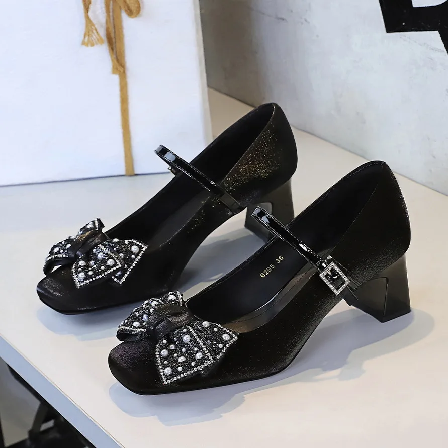 

Туфли Мэри Джейн, весна-осень 2023, женские атласные туфли-лодочки со стразами и бантом на одном ремешке с пряжкой и квадратной головкой, женские туфли-лодочки на среднем каблуке