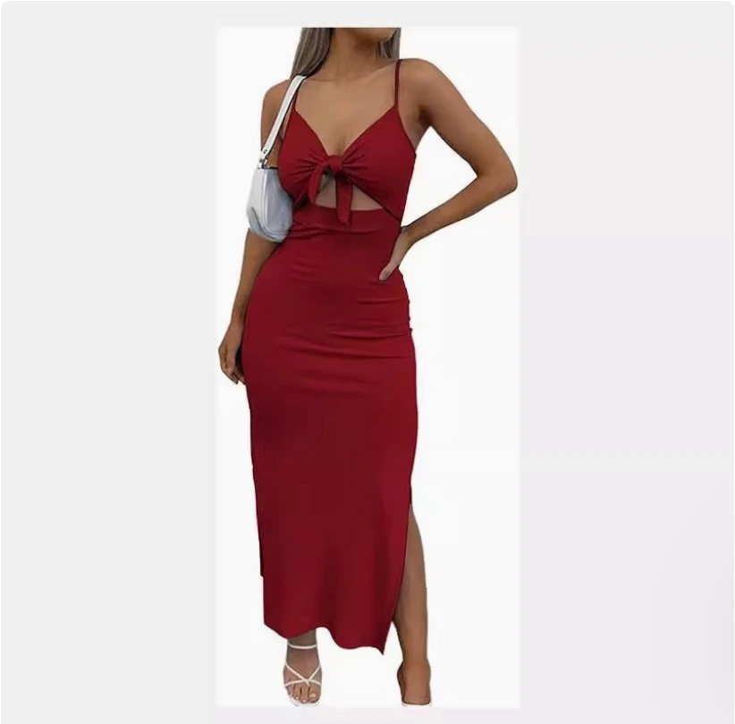 Gebundenes, hohles, seitlich geschlitztes Kleid