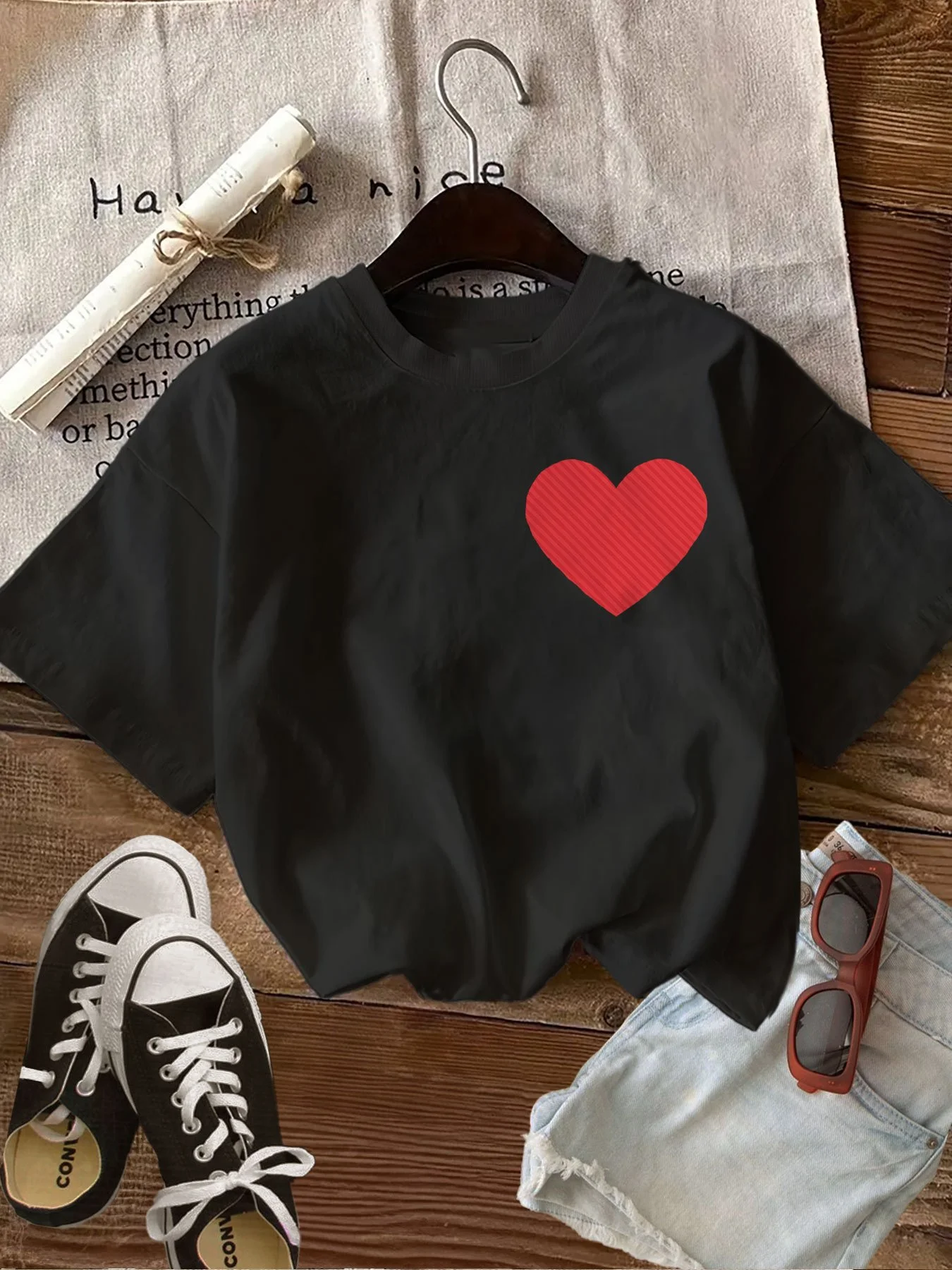 Women's Short Sleeve T-Shirt with Front & Back Double-Sided Heart Stripe Print - Round Neck Casual Blouse Top, Suitable for, Outdoor & Casual Attire, Machine Washable Layering Piece for - Outfits