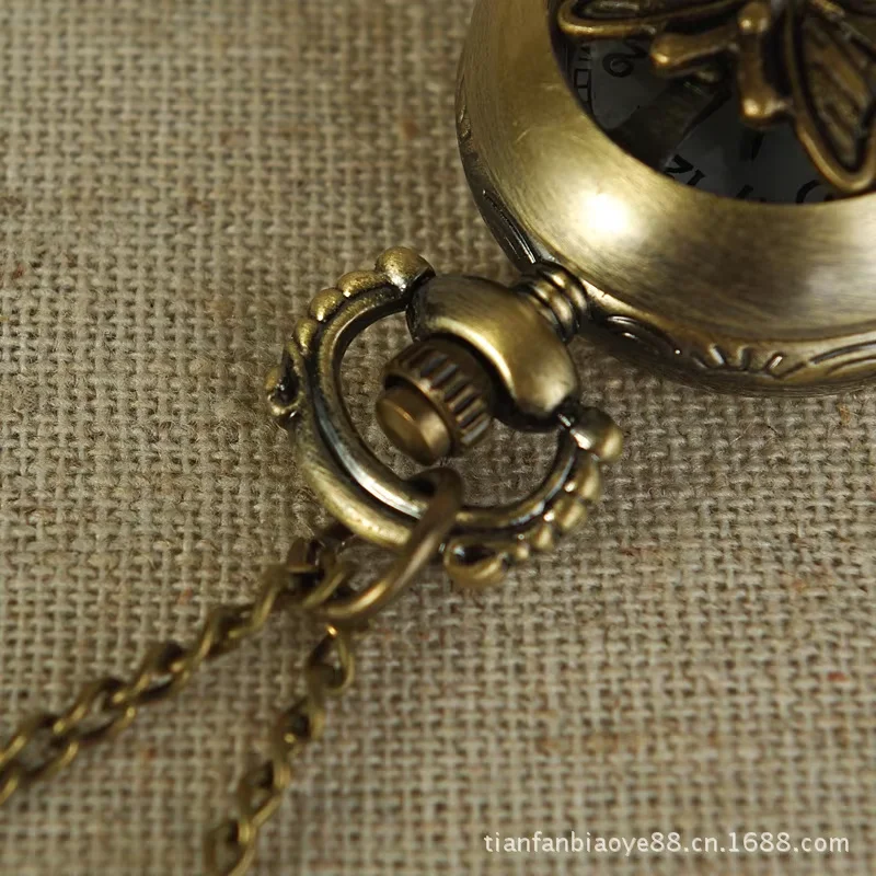 Tinny Butterfly Simple  Fashion Quartz Retro Small  Bronze Exquisite Women Ladies Fob  Lovely Pocket Watch