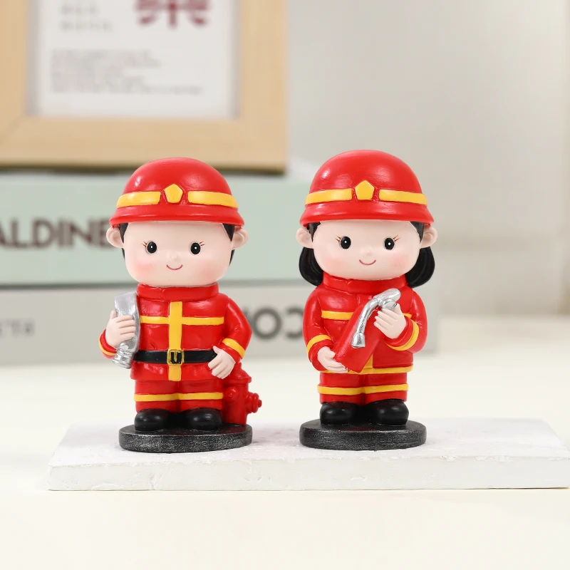 هدايا عيد الميلاد دمية رجال الاطفاء يدوية الصنع مكتب هدايا العيد الراتنج الحرف طاولة طعام الحلي المركزية غرفة المعيشة دراسة سطح المكتب الحلي سيارة الحلي