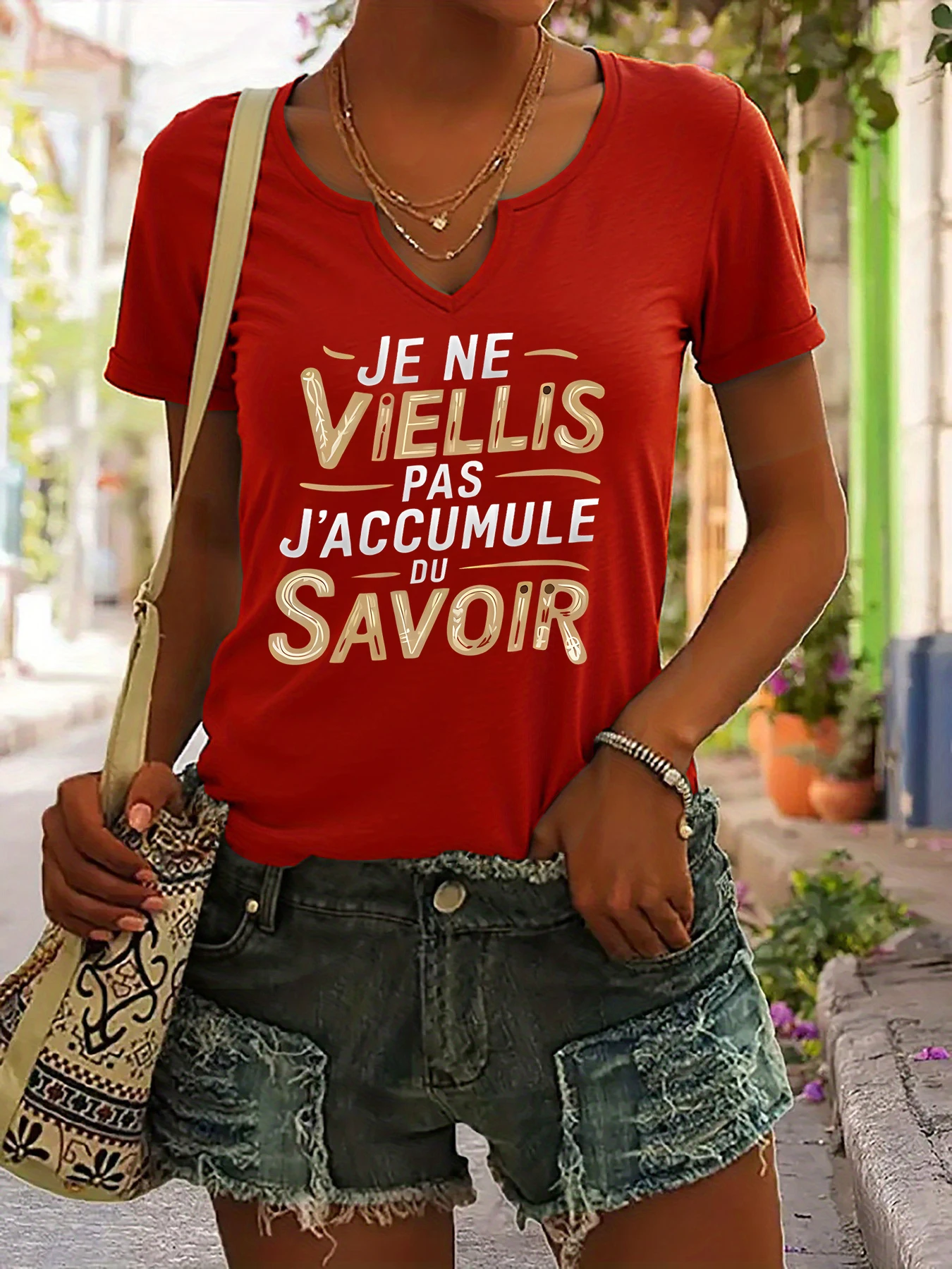 T-shirt d'été à manches courtes et col en V pour femme, imprimé citation française « Je ne vieillis pas, je fais l'accumulation de connaissances », haut décontracté et original