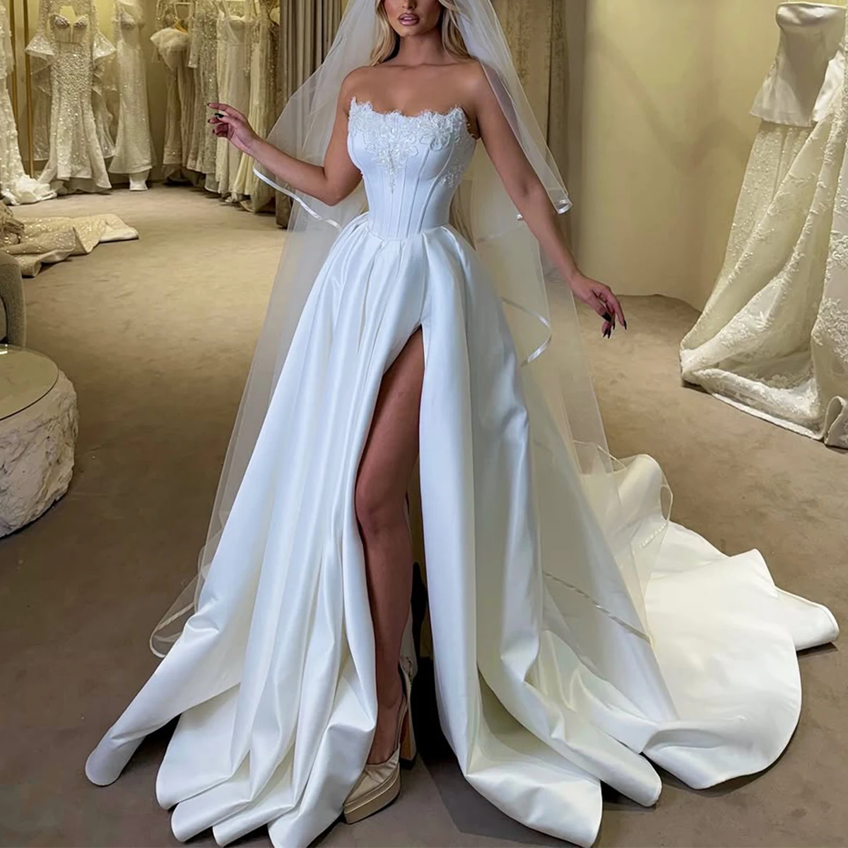 ชุดแต่งงานทรงบอลกาวน์แบบเรียบง่าย สายเดี่ยว ผ้าลูกไม้ แต่งระบายยาว ปี 2026 ประดับแอพพลิเคชั่น ผ้าซาติน สำหรับงานแต่งงาน ชุดเจ้าสาวสำหรับผู้หญิง