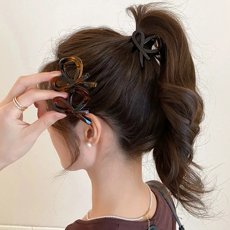 Vintage Haarspange mit geometrischer Schleife für hohe Pferdeschwänze – Haarklammer für Damen, Haarschmuck für den Hinterkopf – Detail 4