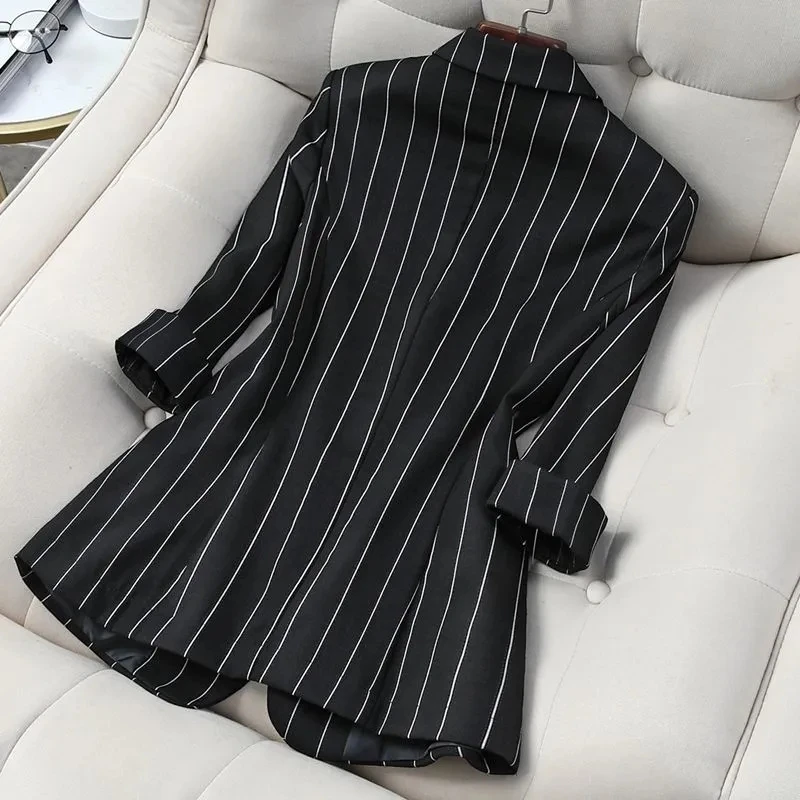 Single button Striped Thin Suit For women Spring summer 2025 New Slim Strip Seven quarter sleeve Short Suit Jacket  Casual Top