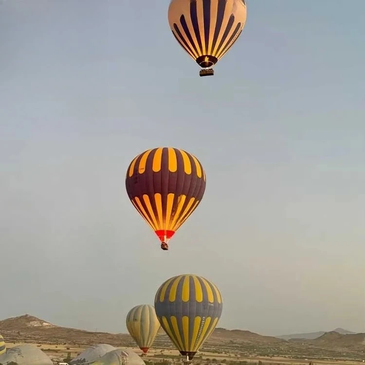 Adventure Balloon Ride in einem aufblasbaren Heißluftballon