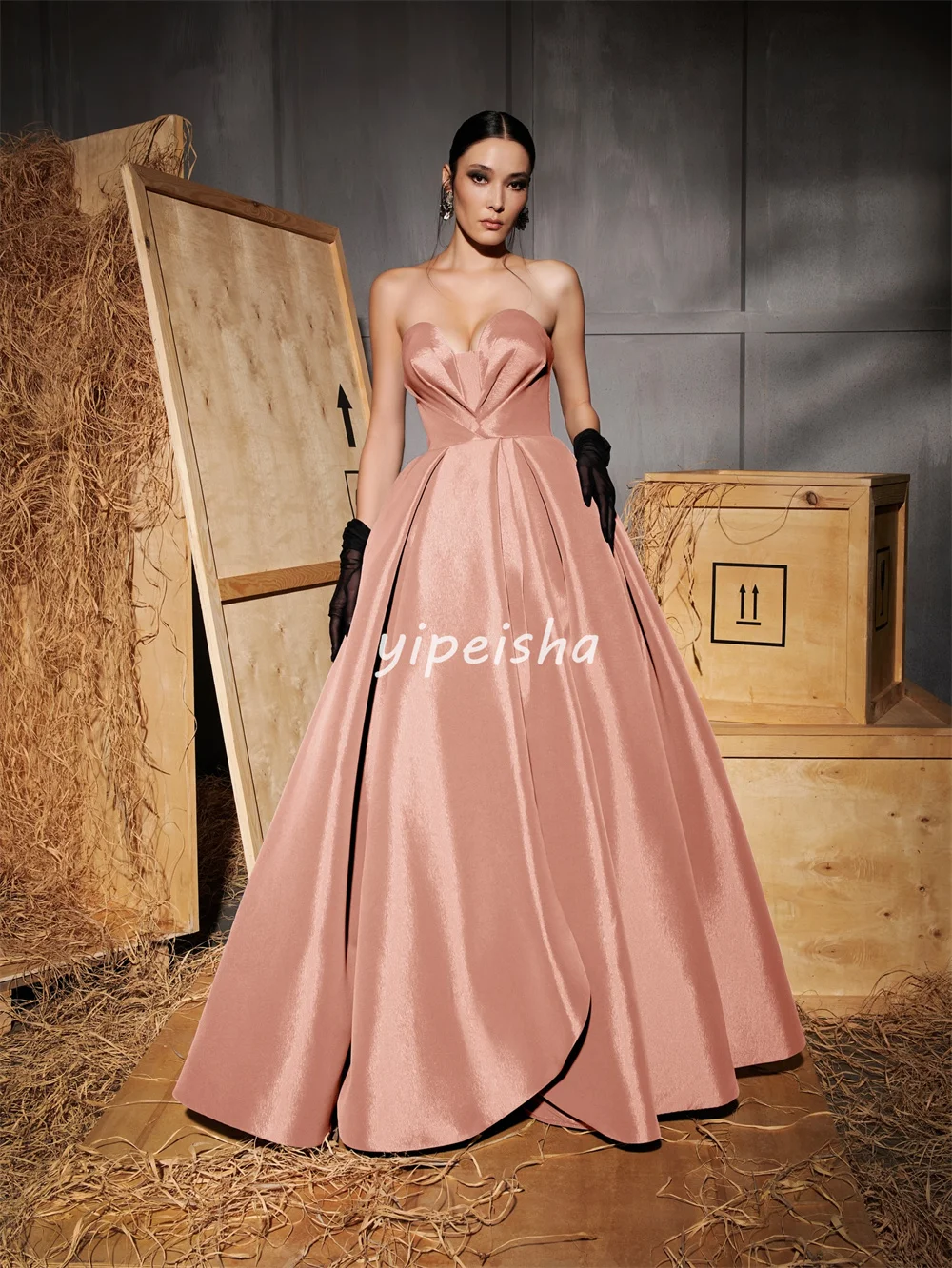 تخصيص الطراز الحديث الكلاسيكي Charmeuse الطية ألف خط الحبيب فساتين طويلة مخصصة فساتين المناسبات جودة عالية رائعة