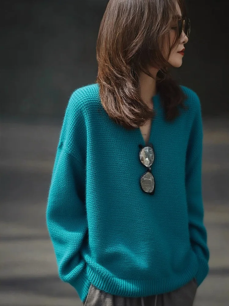 

Spring and Autumn New Women's Sweater, Lake Blue Deep V-neck Knitted Sweater, Loose and Lazy Style Fashionable Commuting Top