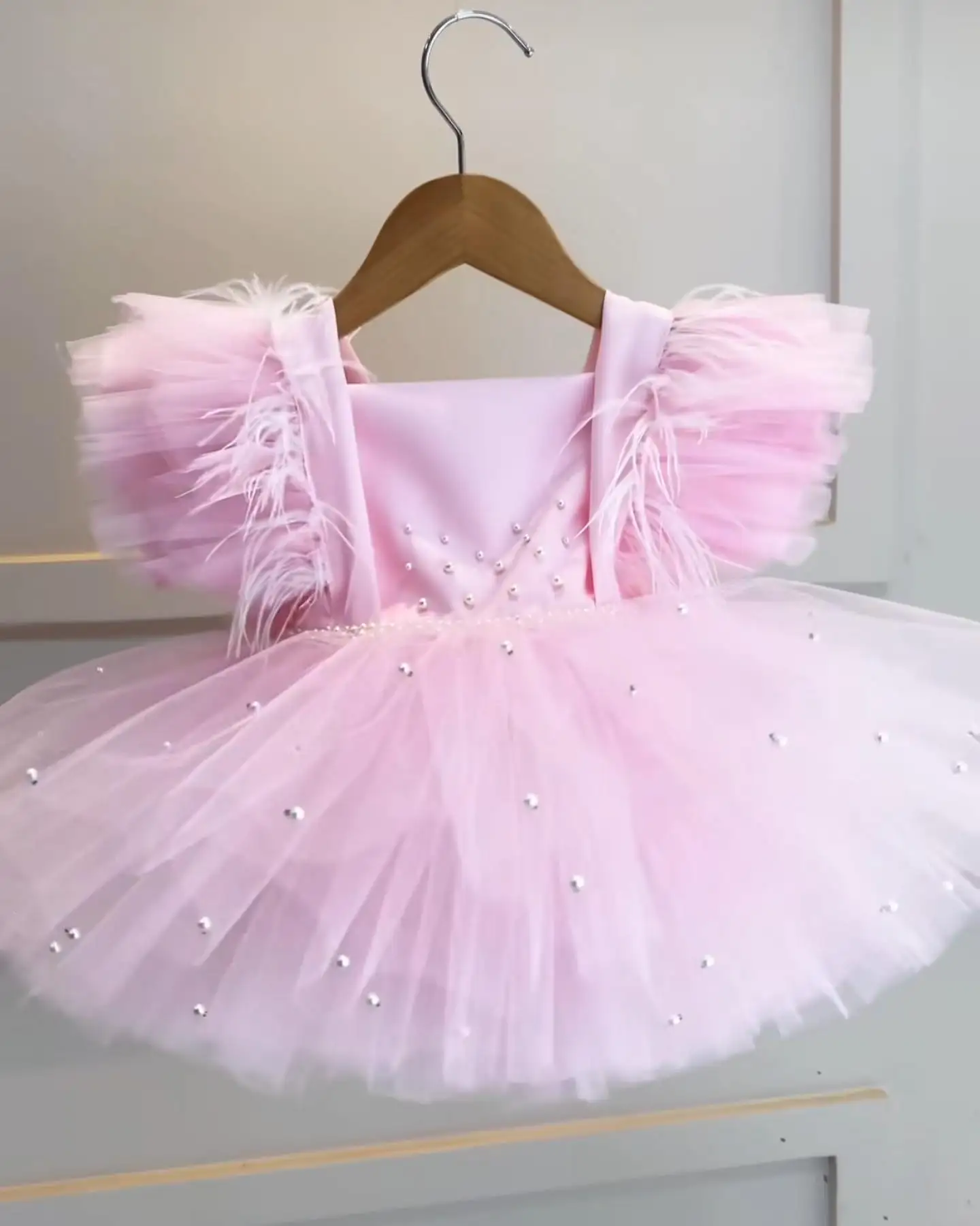 

Puffy Pink Flower Girl Dresses Beads Feathers Children Birthday Party Gowns with Bows Tiers Little Girls Infant Baby Dresses