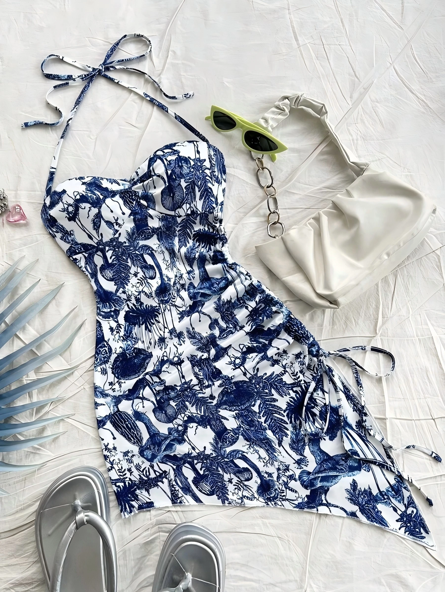 กระโปรงมินิแฟชั่นฤดูร้อนแบบผูกเอว ผ่าหน้าสูง ลายดอกเดซี่และเห็ด ทรงเข้ารูป เสื้อผ้าผู้หญิงแบบสั้น