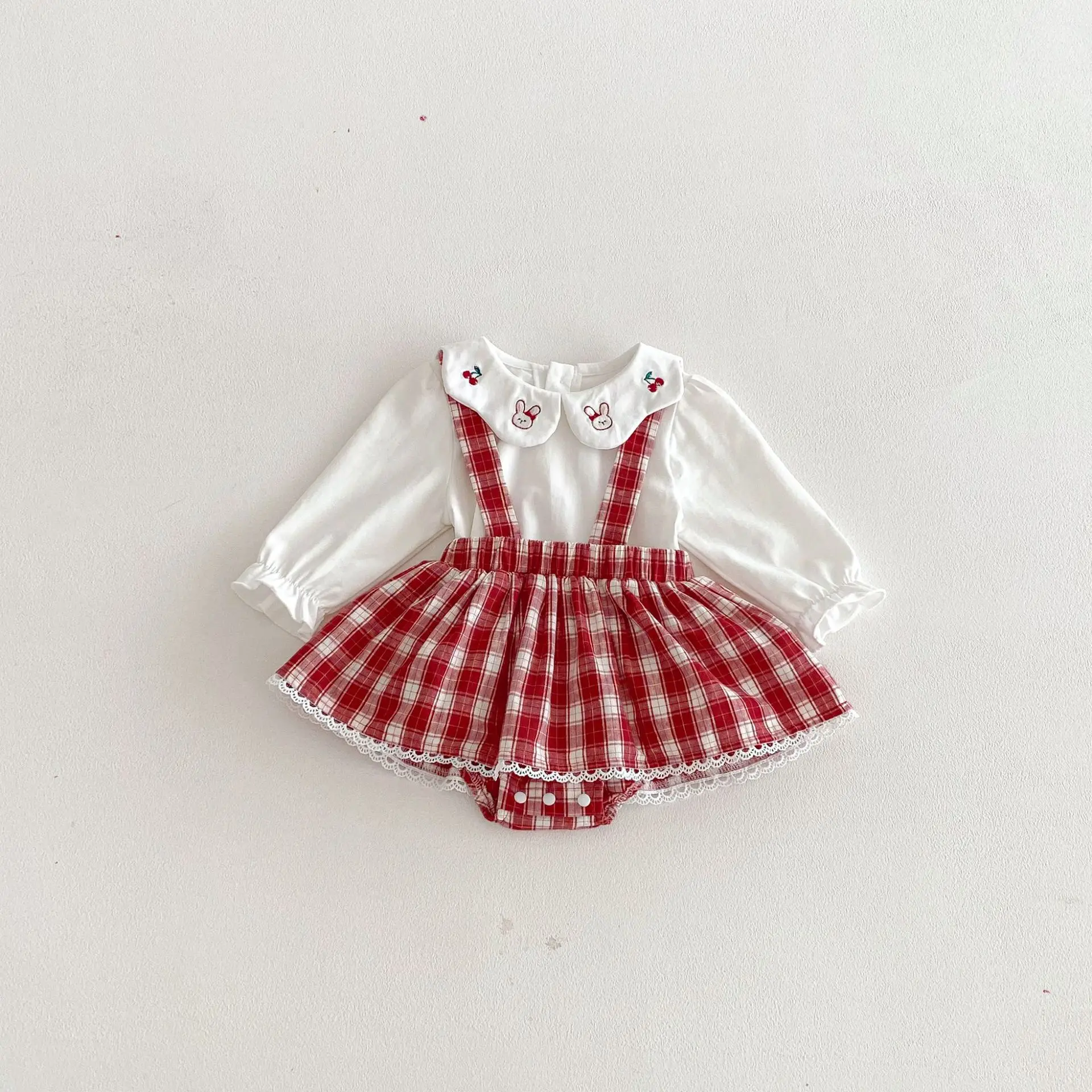 

Корейский стиль, комплект из 2 предметов для маленьких девочек 0-2 лет, красная клетчатая юбка на подтяжках + комбинезон с кроликом, весенняя модная детская одежда 2026 г.