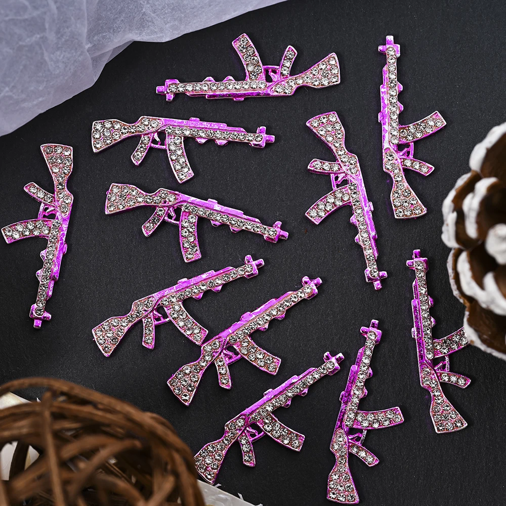 10 pz 3D Rosa Pistola Rossa con Strass Pendenti E Ciondoli Per Unghie 11*27mm Rosa Punk Metallo Lunga Pistola In Lega di Gioielli Per Unghie Y2k Decorazioni per Manicure # -