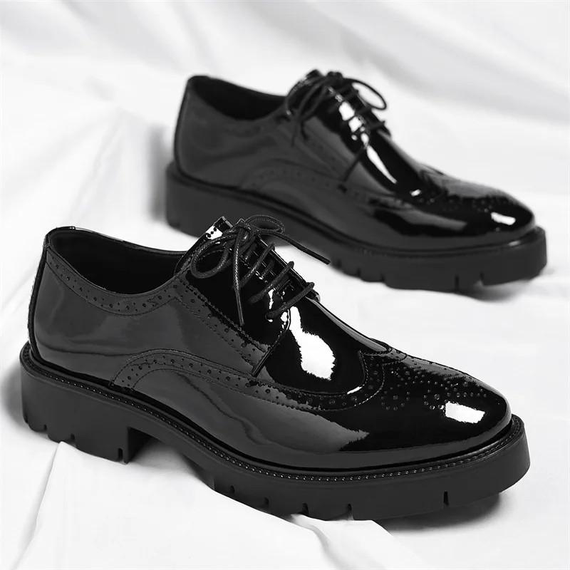New Glossy Leather Shoes Men's Casual Inner Heightening 8CM Leather Shoes Fashion Business Formal Wear Carved Men's Wedding Shoe