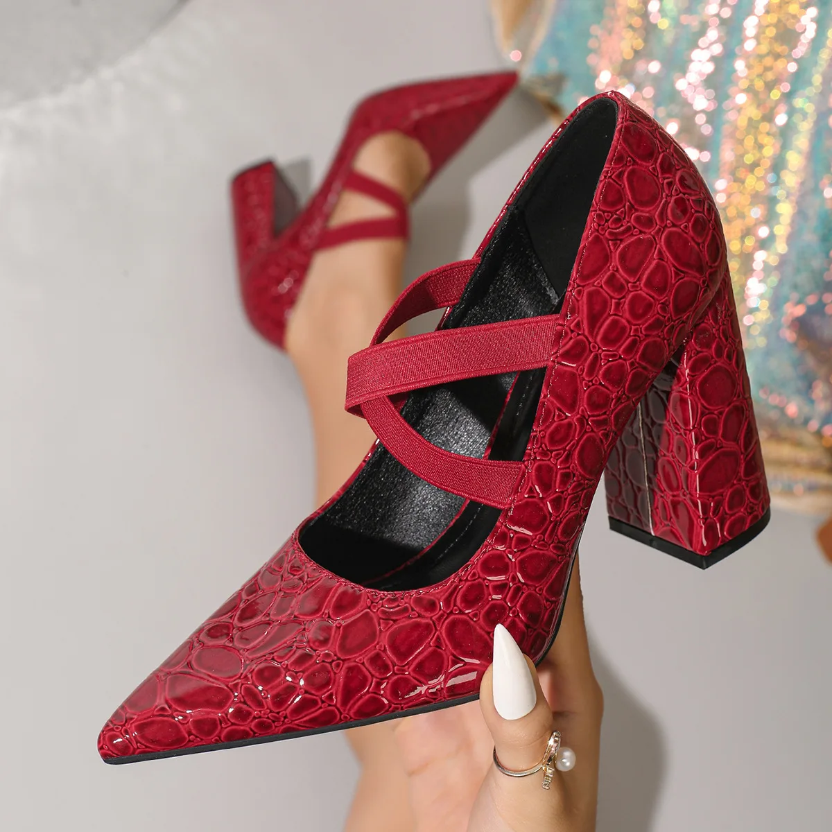 

Новая модель элегантных женских туфель Bloomsteps с острым носком и перекрестными ремешками, европейские и американские вечерние туфли на массивном каблуке