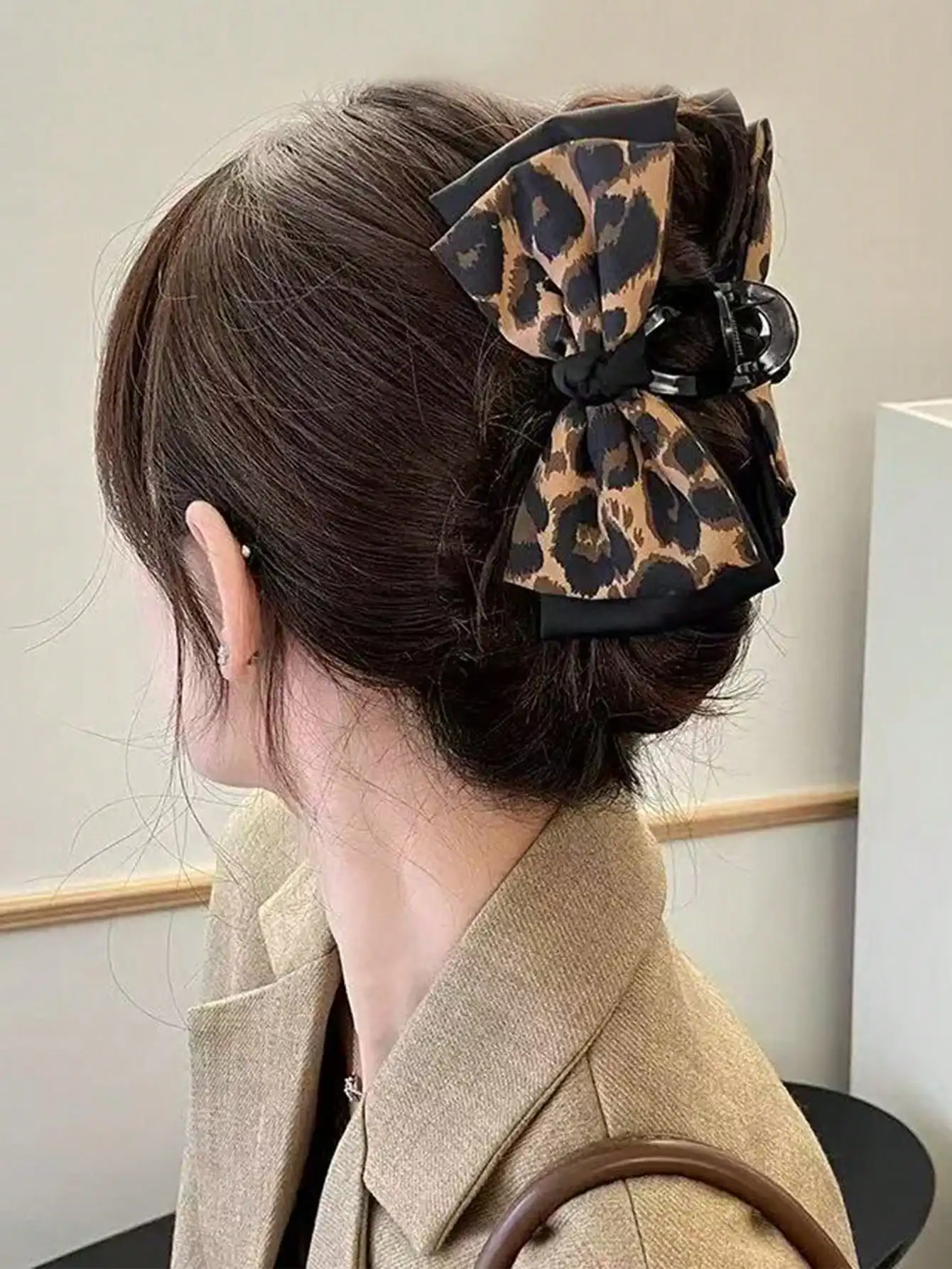 1pc elegant classic stylish leopard print element hair claw, double-layer fabric leopard print bow hair claw shark clip
