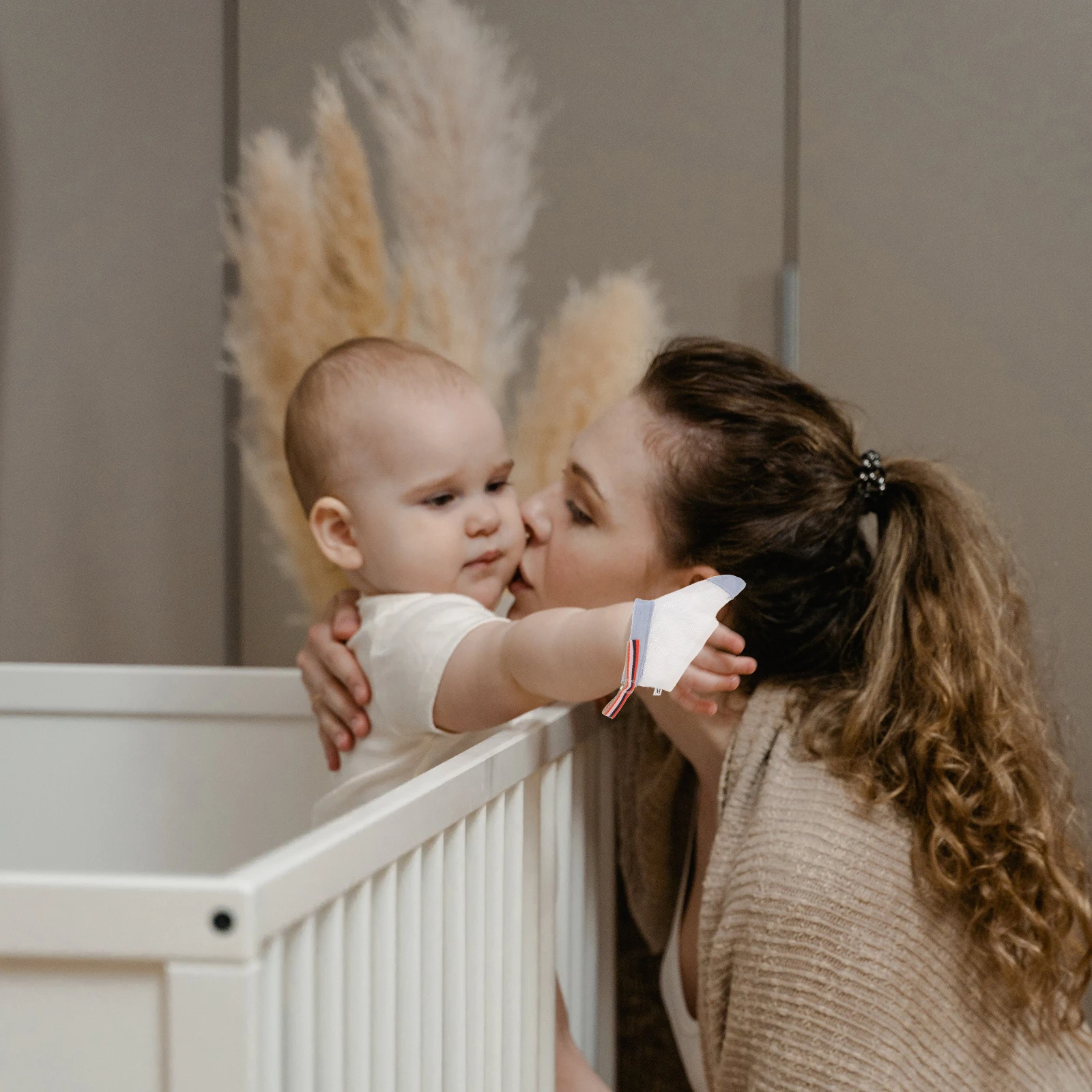 

2Pairs Anti-Sucking Gloves for Babies Adjustable Breathable Mesh Infant Finger Sucking Stop Guard Washable Reusable Protective