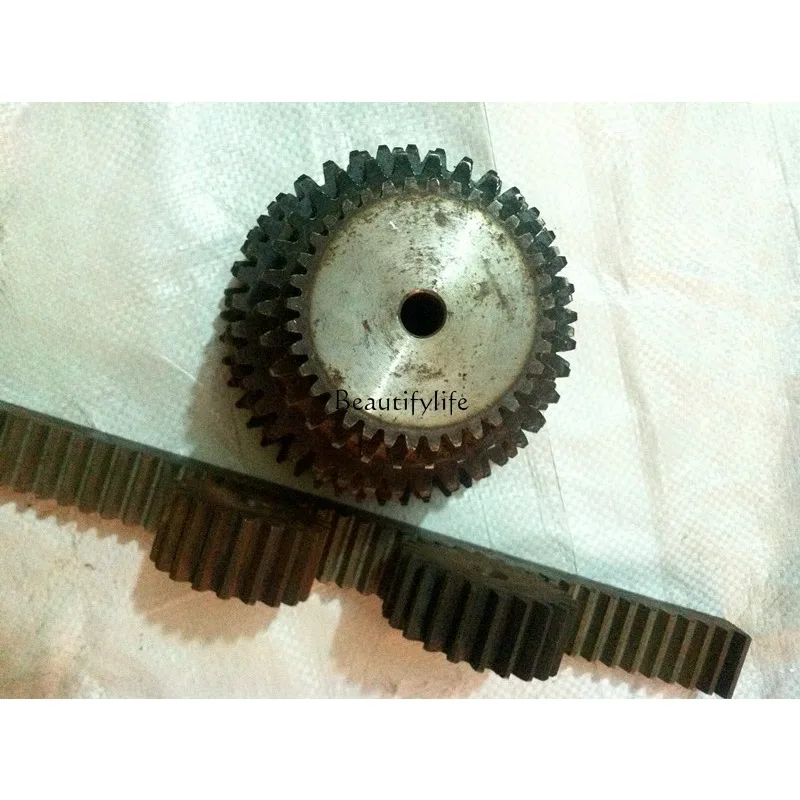 

Spur Gear 2 Modulus Tooth Thickness 20mm, 45 Steel