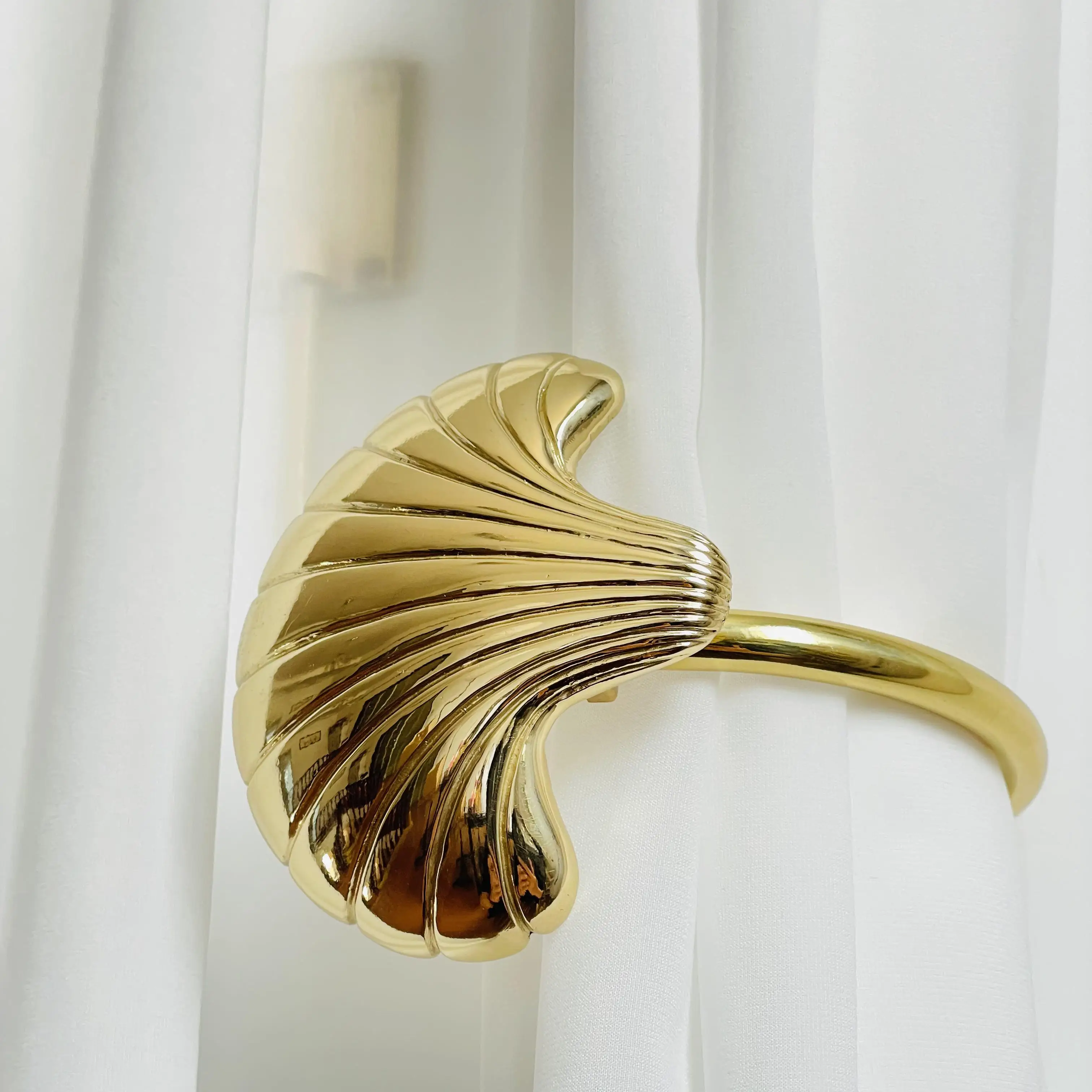 Curtain Fixed Curtain Wall Mounted Metal Curtain Hook - H14 (Handmade Brass)