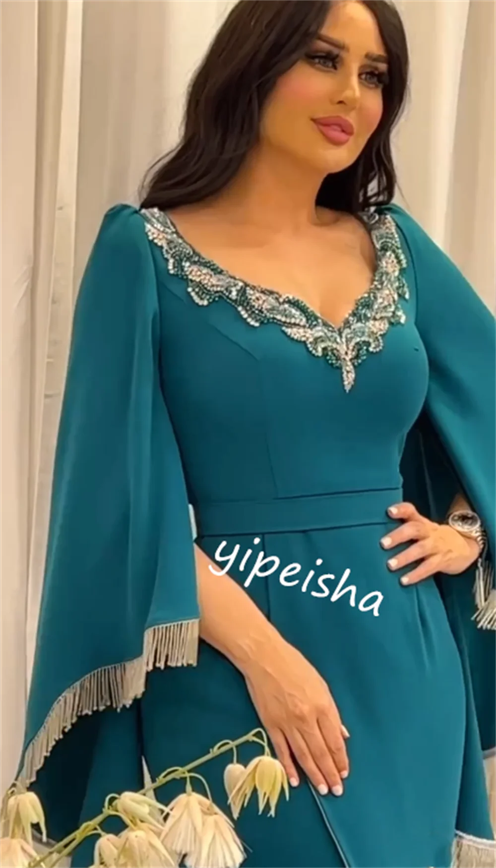 Vestido de noche personalizado de Arabia Saudita, Jersey con borlas y diamantes de imitación, vestido de ocasión a medida con cuello en V para quinceañeras, vestidos por debajo de la rodilla