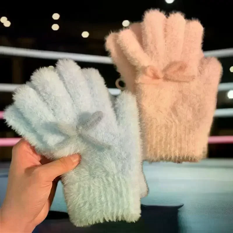 قفازات شتوية عصرية للنساء - لطيفة، قطيفة، مزينة بفيونكة وحافظة للحرارة، هدايا عيد الميلاد الرائعة للطلاب #3