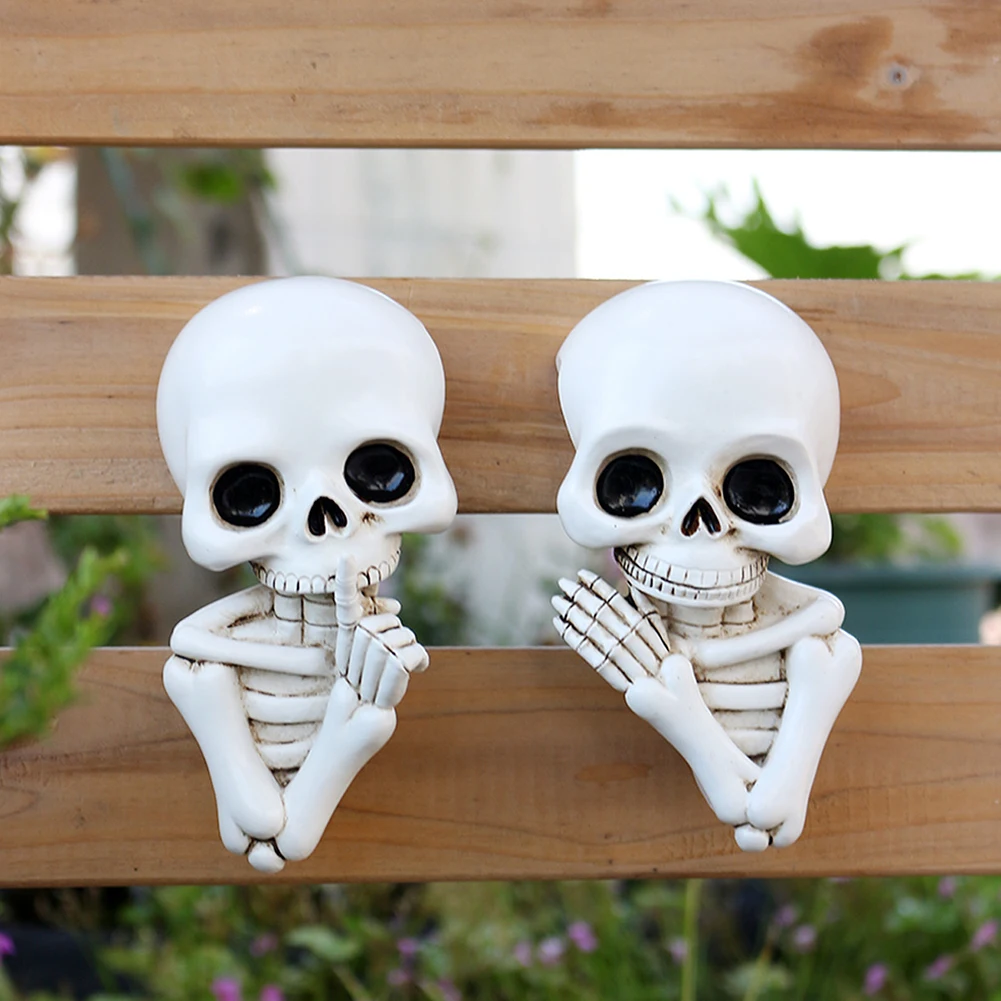 

Unique Gothic Bone Skeleton Art Sculpture Strikingly Realistics Artistic For Lawn Yard Decoration