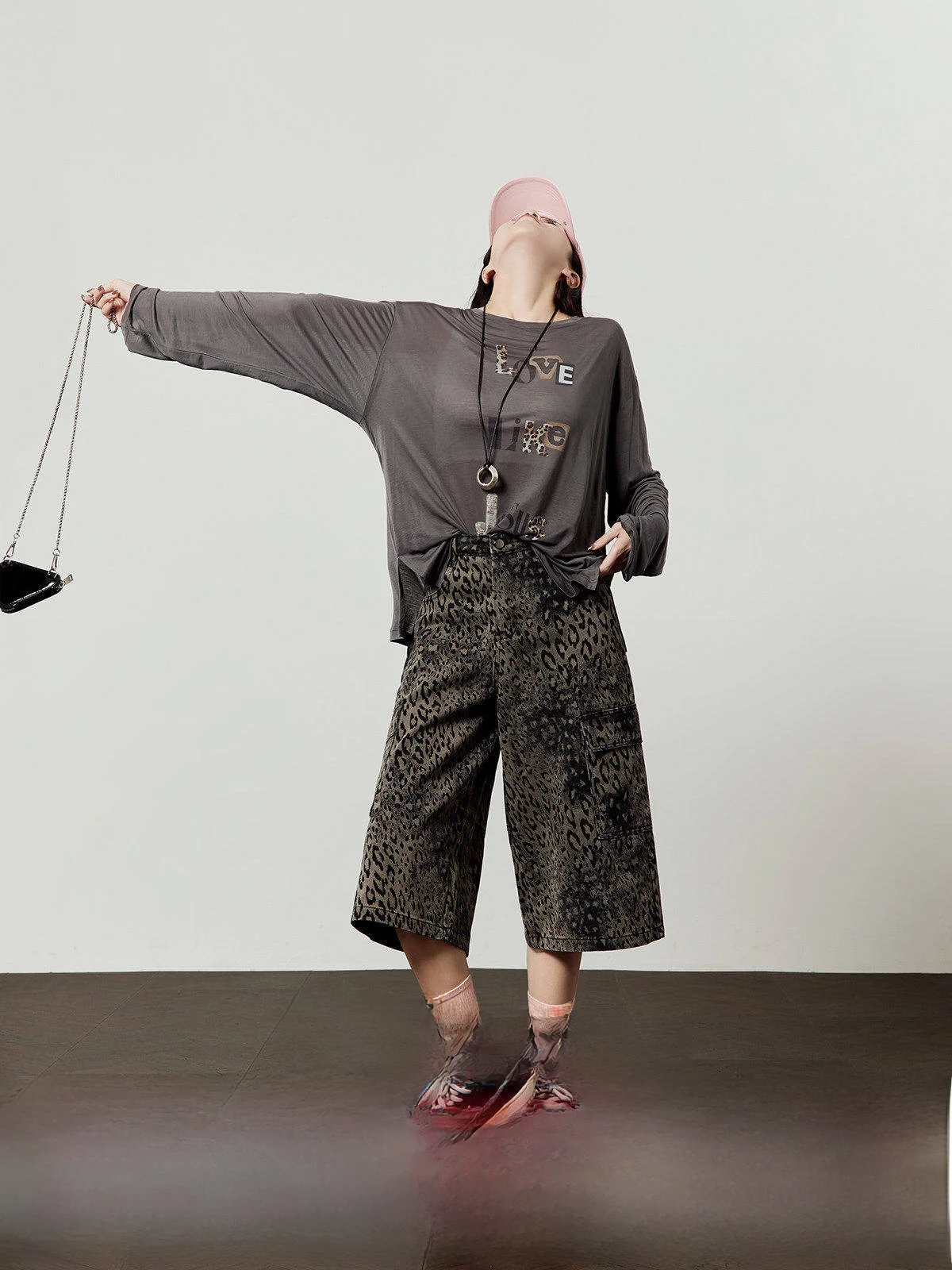 

Новые летние женские свободные джинсы с широкими штанинами и леопардовым принтом, повседневный дизайн, свободный крой, летняя новинка, утонченный силуэт