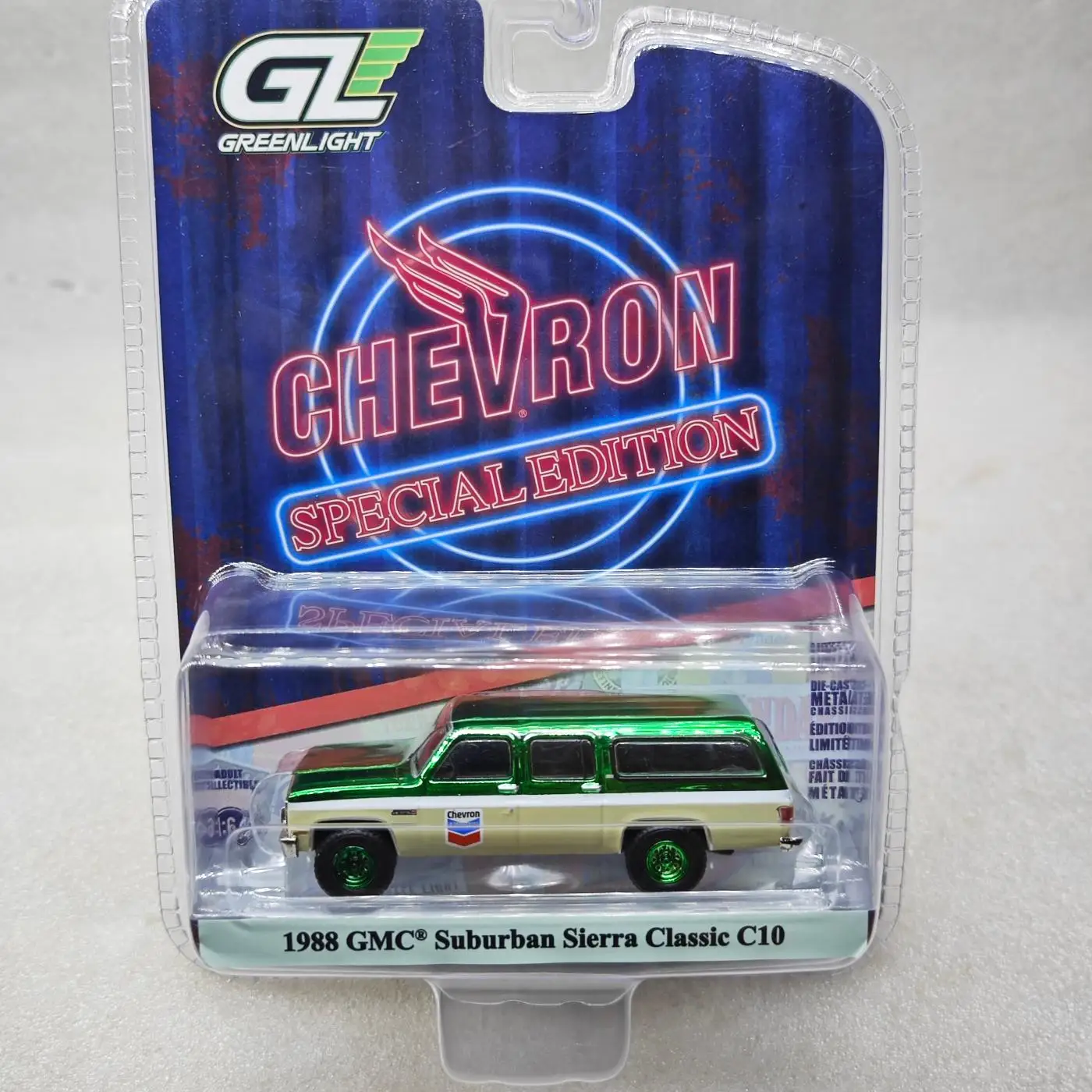 

Green Light 1:64 Chevron Special Edition 1-1988 GMC Suburban Sierra C10 Electroplated GreenMiniature Alloy Car Models FashionabM