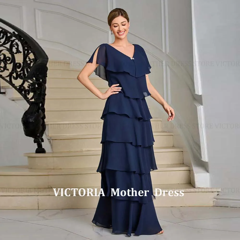 ชุดเดรสแม่เจ้าบ่าว/เจ้าสาวแบบเรียบง่ายหลายชั้น รุ่น VICTORIA ปี 2026 ผ้าชีฟองทรงเอ คอวี ชุดราตรีสำหรับแขกในงานแต่งงาน