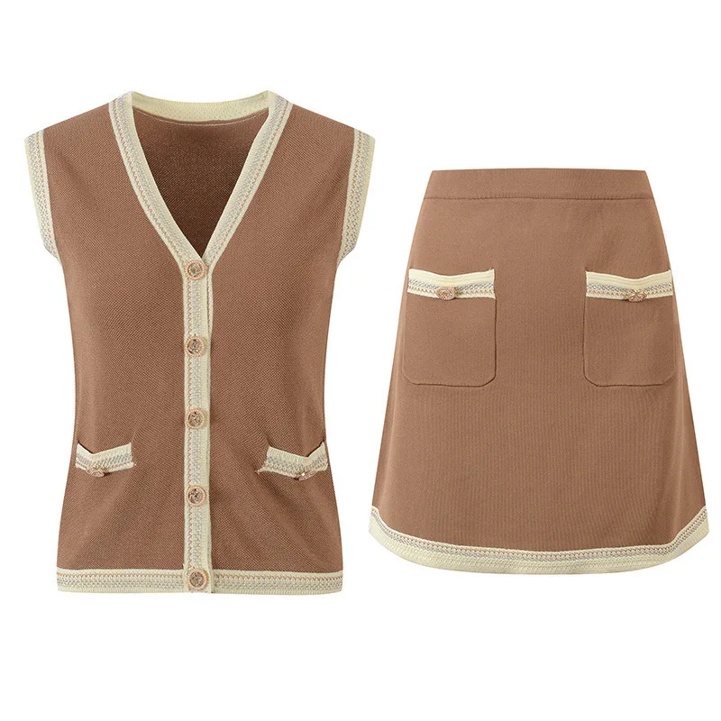 Set aus ärmelloser Weste und Rock – Weste mit Metallknöpfen + Taschenrock mit hoher Taille – Sommer-Strickoutfit – dehnbare Viskose-Mischung