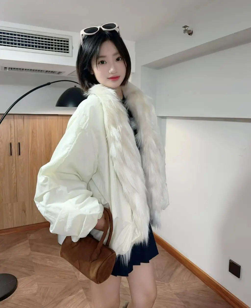 Neue Winter Frauen CHIC Beige Gespleißt Haarigen Faux Pelzmantel Frauen Lange Laterne Hülse Parka Jacke Vintage Bomber Oberbekleidung