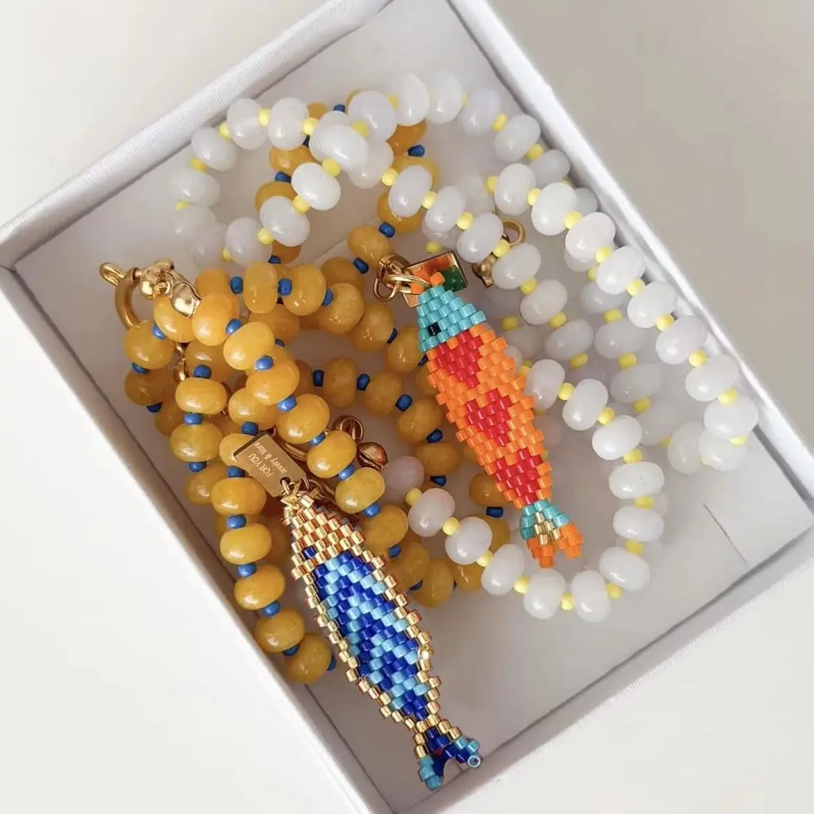 Bohemian Ocean Series Hand-Woven Colorful Fish Pendant Elegant and Grand Natural Stone Beaded Necklace for Girl Go to Beach