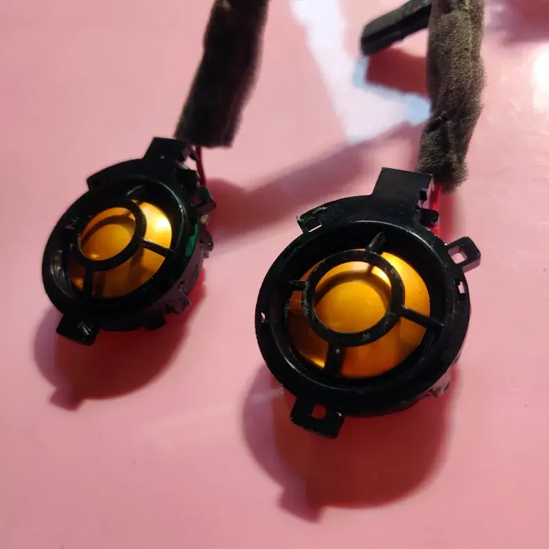 For b & o second-hand car dismantling tweeter, car audio car, upgrade and replace the original car, not much left.